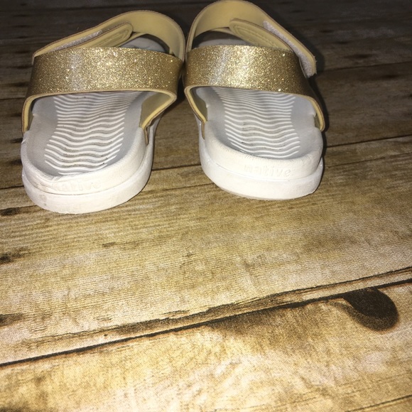 Native Sandals - Picture 3 of 6